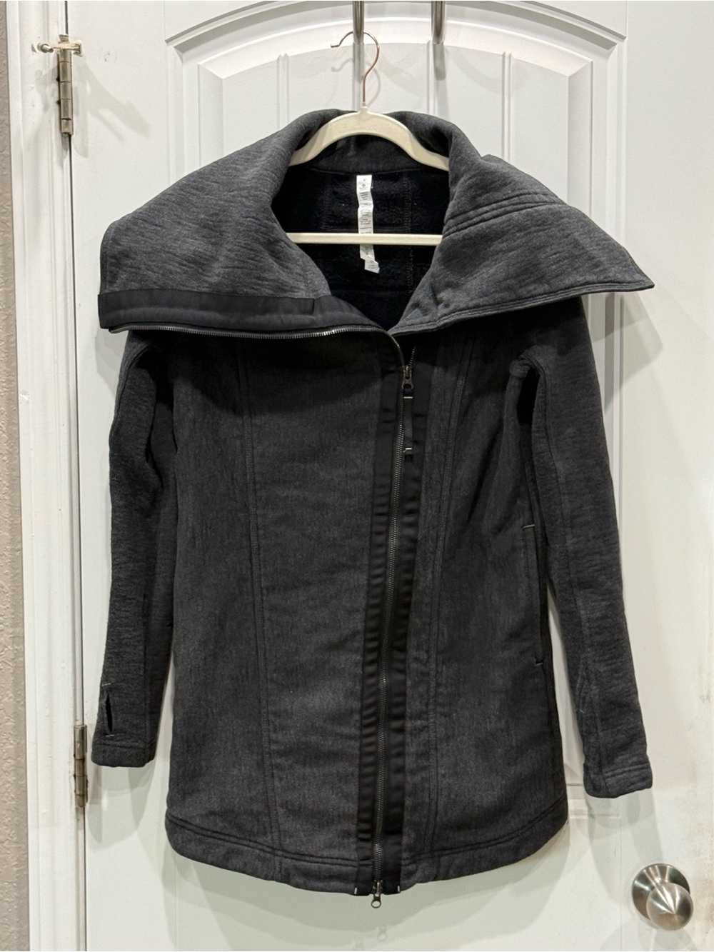 lululemon athletica Women’s Size 4 Heathered Black Virasana Blanket Wrap Jacket